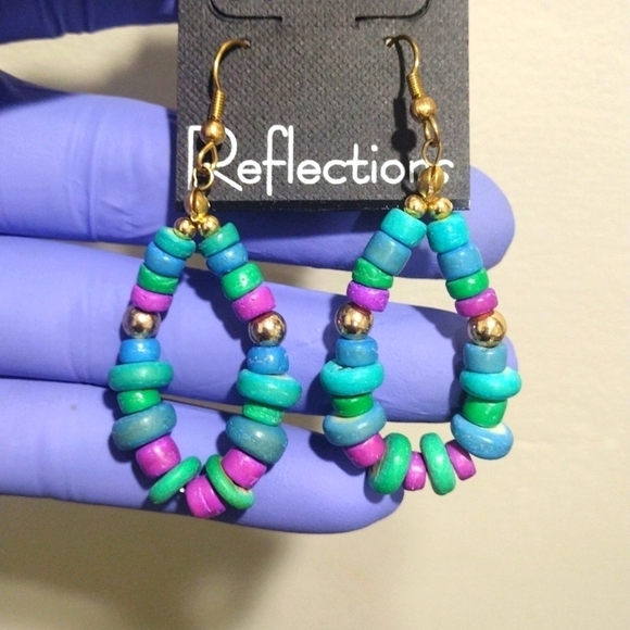 Turquoise & Magenta Beaded Hoop Earrings – Luxe Artisan Color Fashion Jewelry - Picture 3 of 6